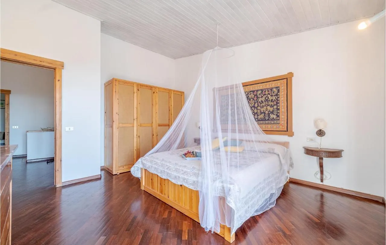 Pet Friendly Home In Moneglia With Kitchen