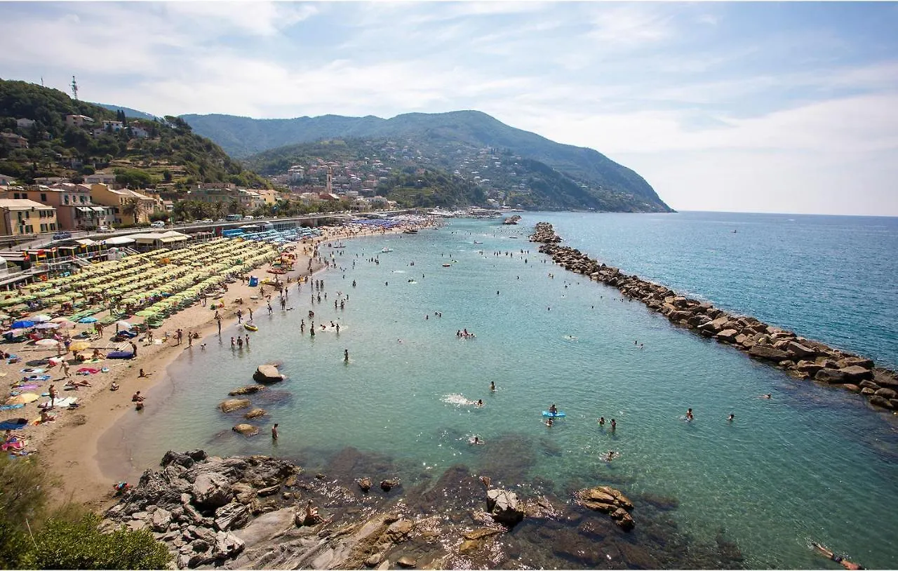 Pet Friendly Home In Moneglia With Kitchen Hébergement de vacances